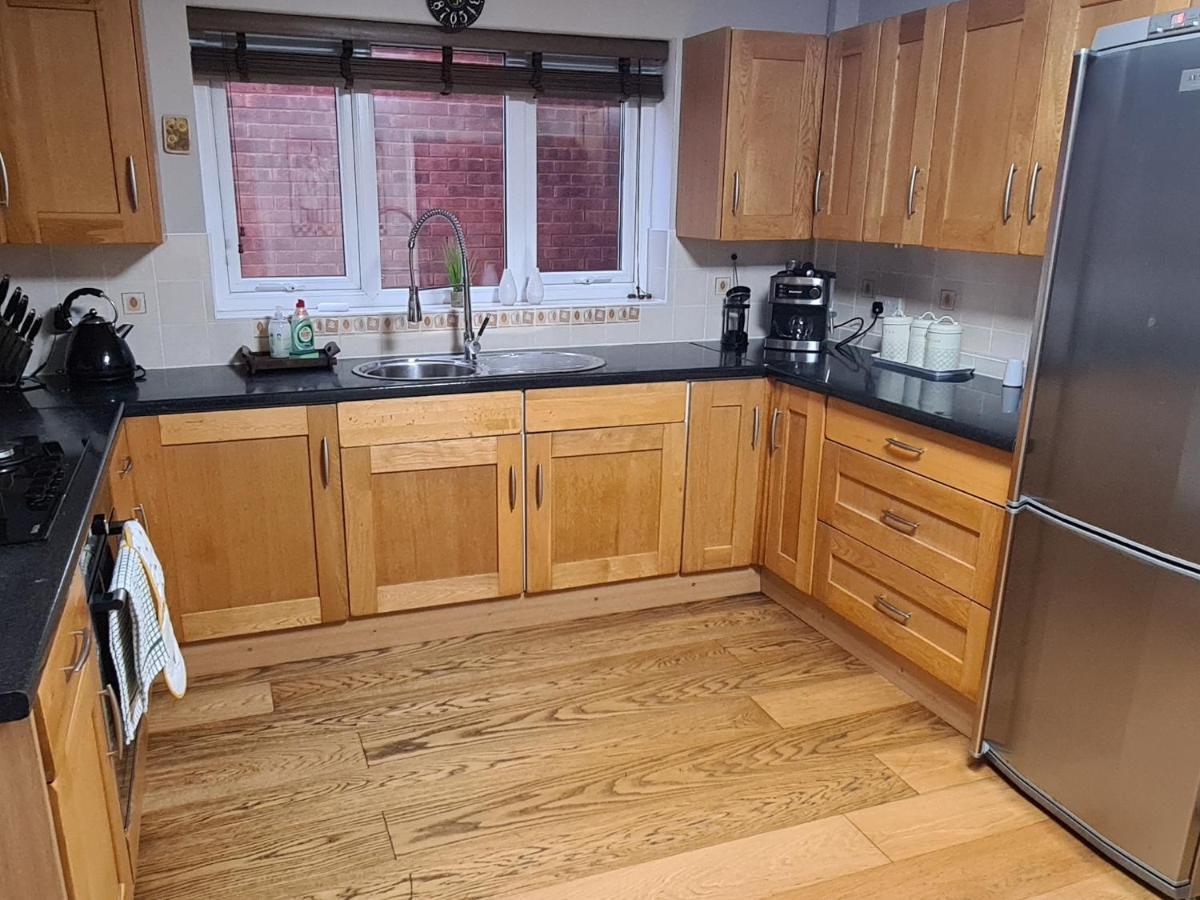 Spacious, 5 Bed House For 9 In تشيستر المظهر الخارجي الصورة